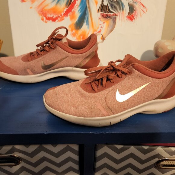 Women's NIKE Flex Experience blush colored running shoes size 8 Lace up - Picture 5 of 7